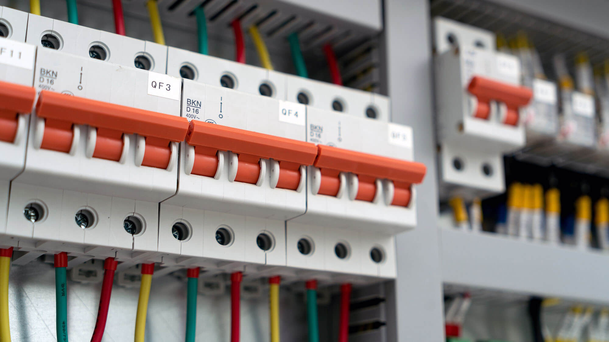 Side view of the power switch in the electrical control cabinet